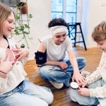Kinder entdecken spielerisch medizinische Themen.